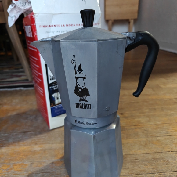 Bialetti Stovetop Espresso Maker 18 cup - Picture 1 of 9